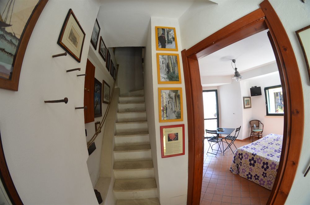 Bed and Breakfast Le Piccole Grotte Шилла Екстер'єр фото