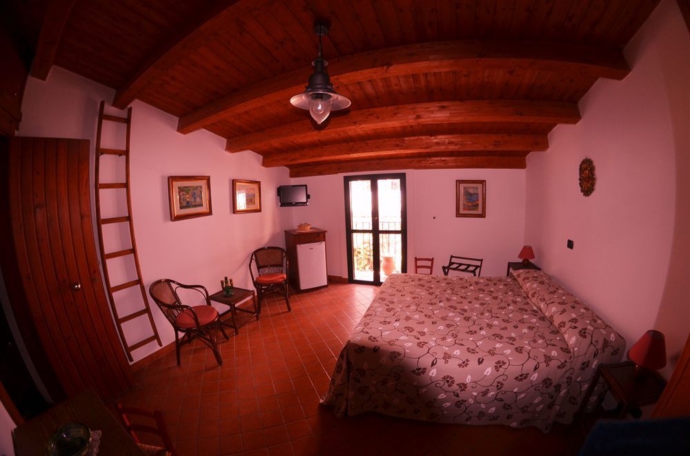 Bed and Breakfast Le Piccole Grotte Шилла Екстер'єр фото