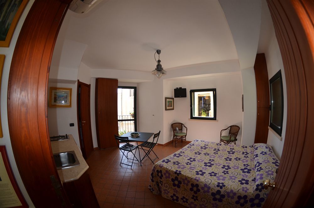 Bed and Breakfast Le Piccole Grotte Шилла Екстер'єр фото