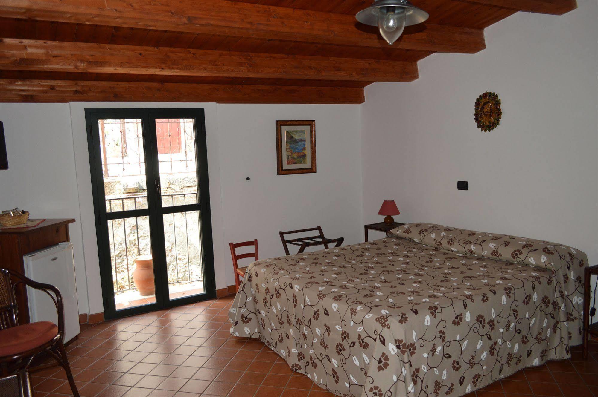Bed and Breakfast Le Piccole Grotte Шилла Екстер'єр фото