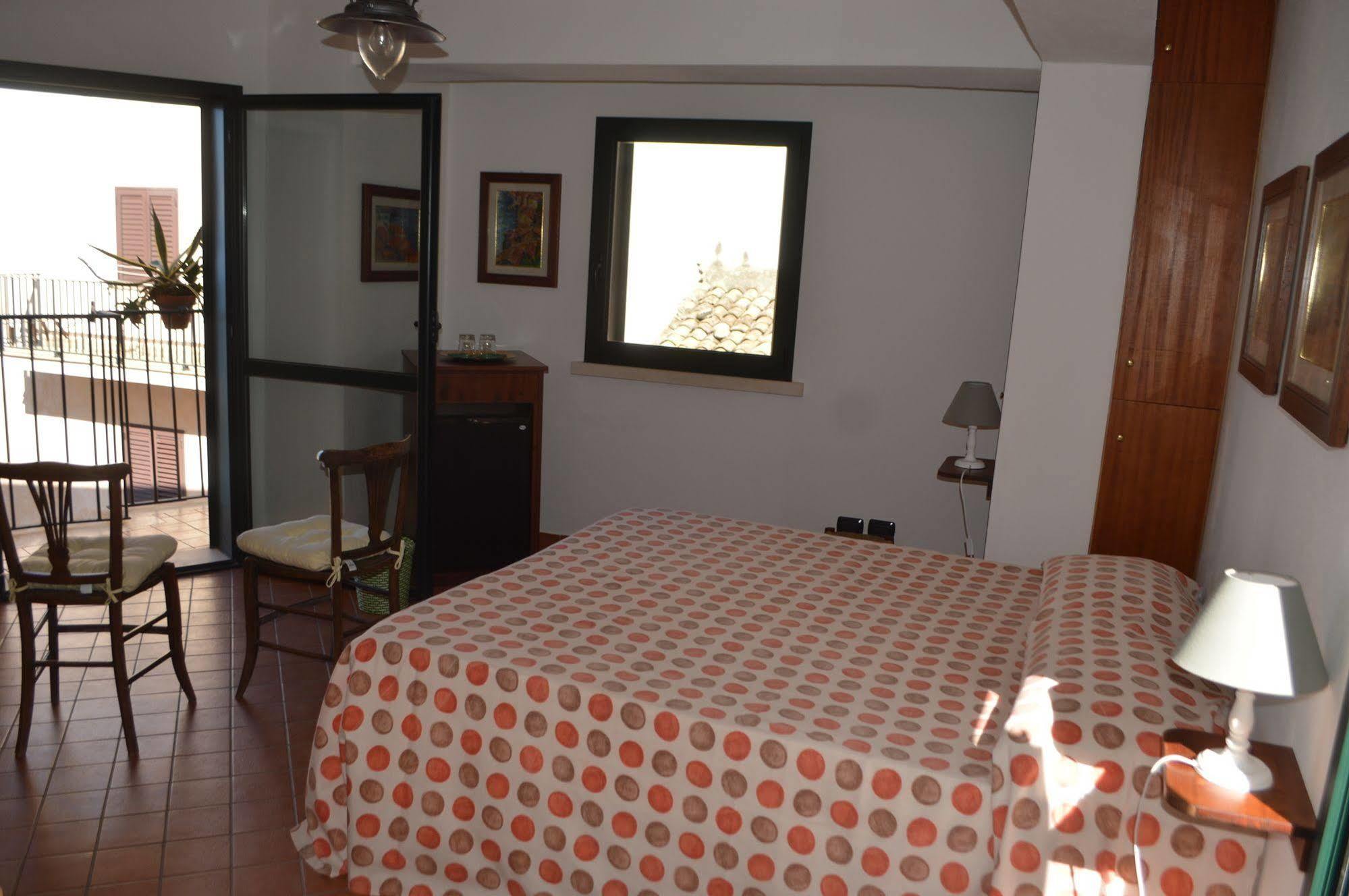 Bed and Breakfast Le Piccole Grotte Шилла Екстер'єр фото