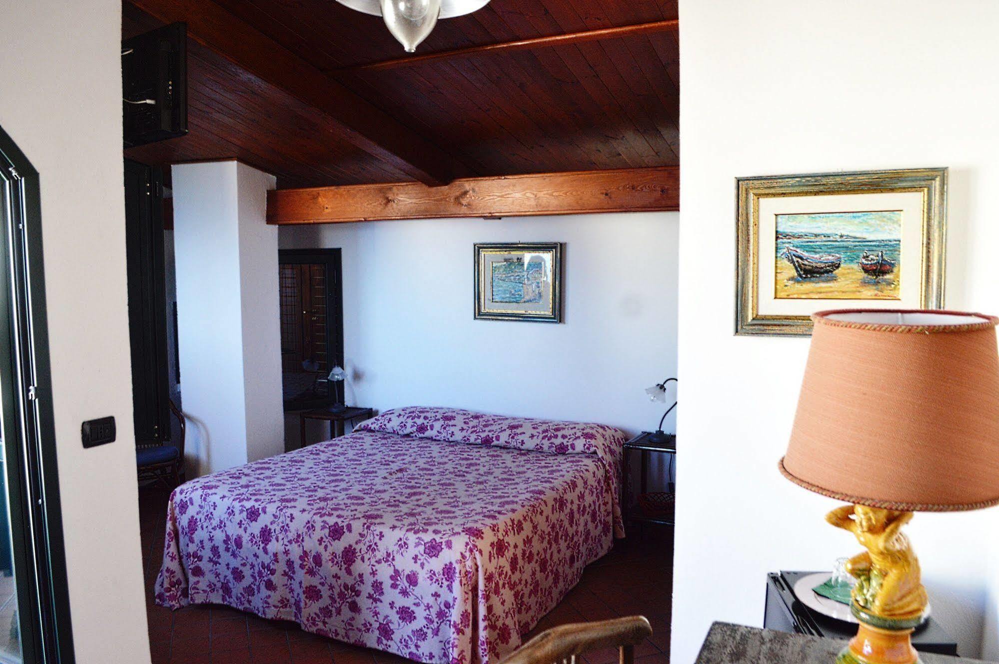 Bed and Breakfast Le Piccole Grotte Шилла Екстер'єр фото