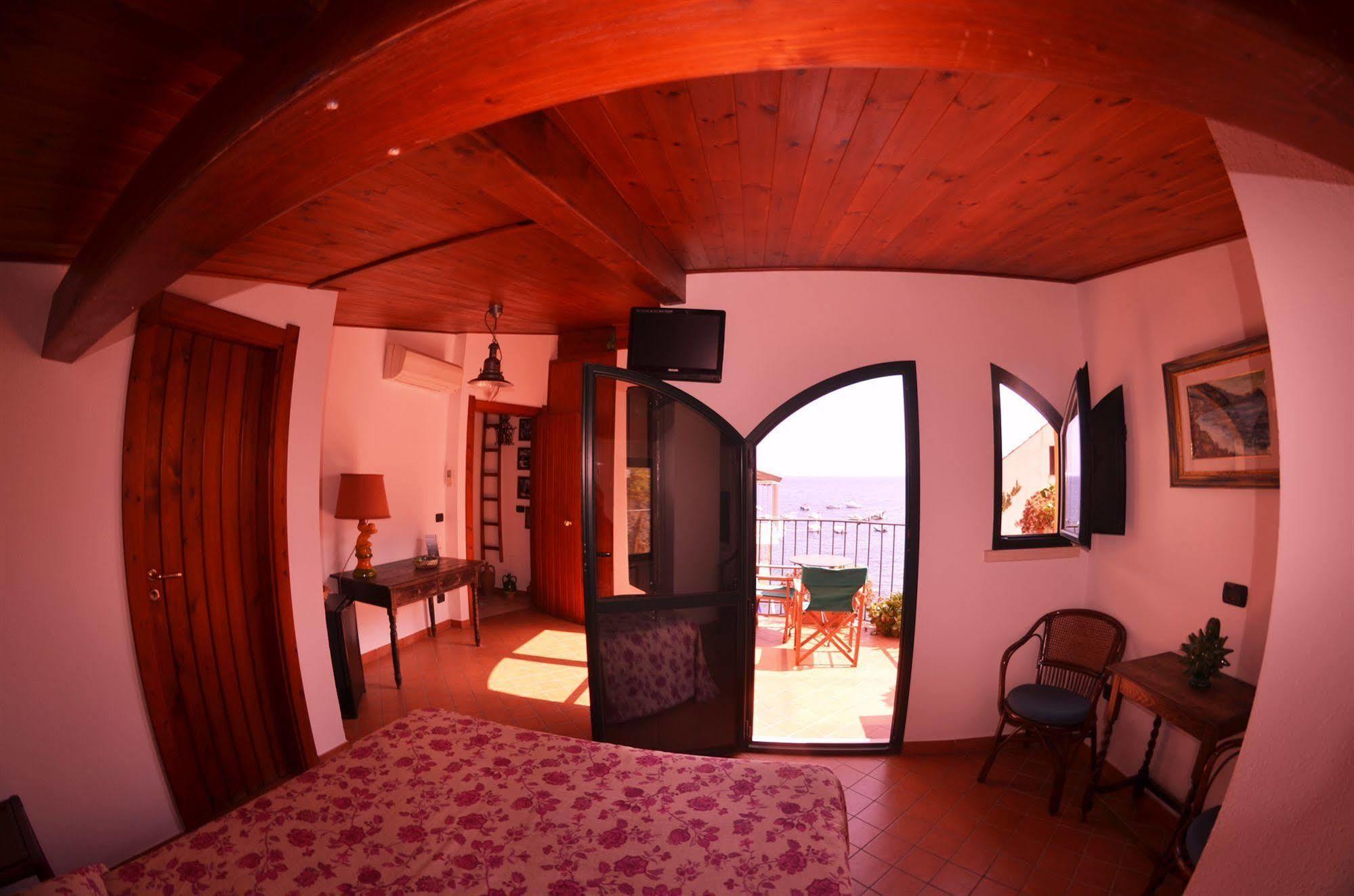 Bed and Breakfast Le Piccole Grotte Шилла Екстер'єр фото